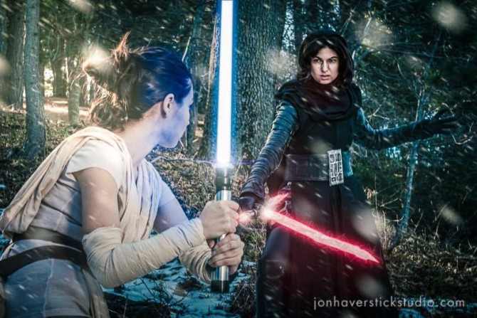 Arkady Cosplay offers a gender bending rendition of Kylo Ren from Star Wars Episode 7: The Force Awakens.