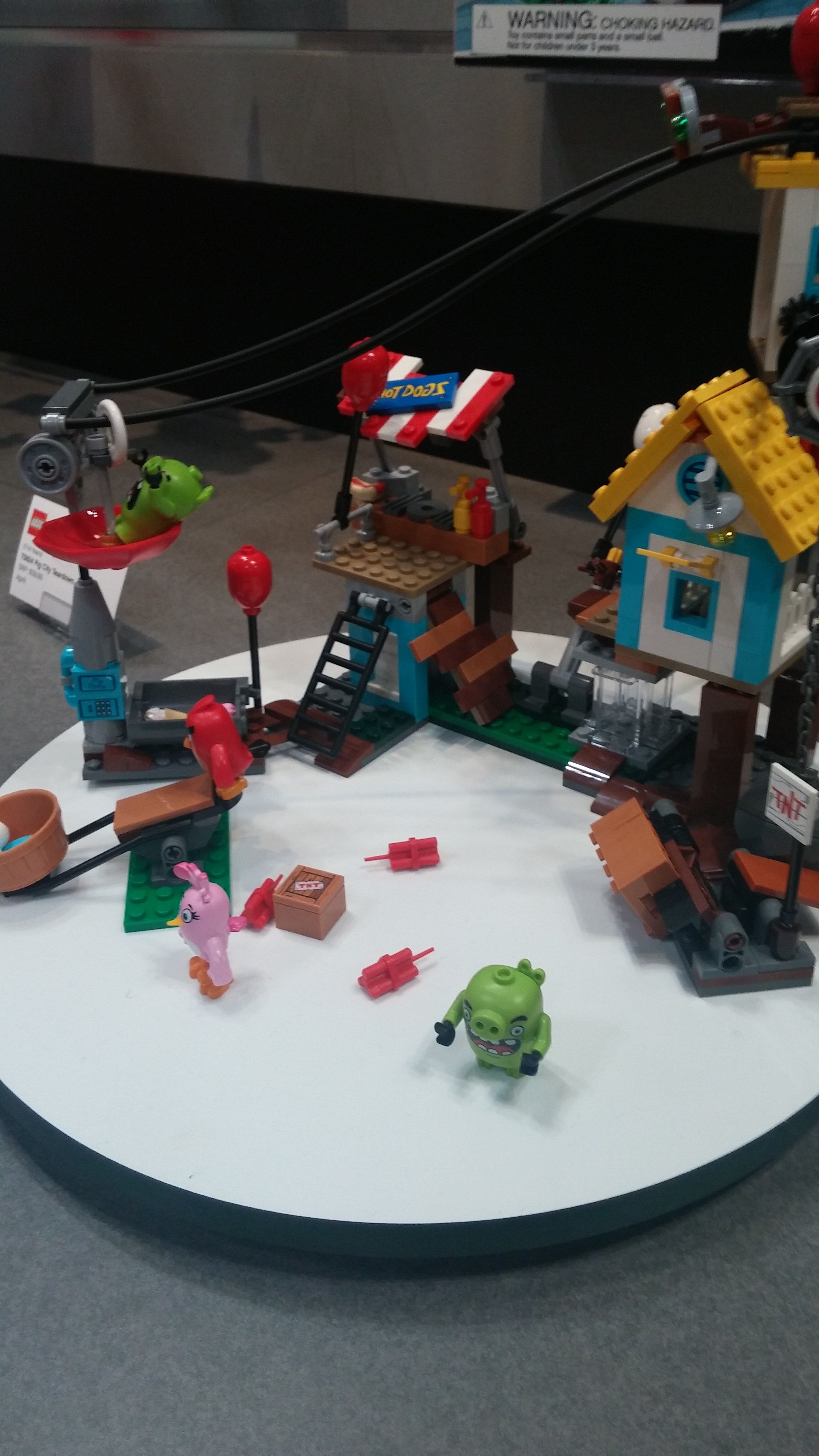 Siege the piggy city with LEGOs new Angry Birds set