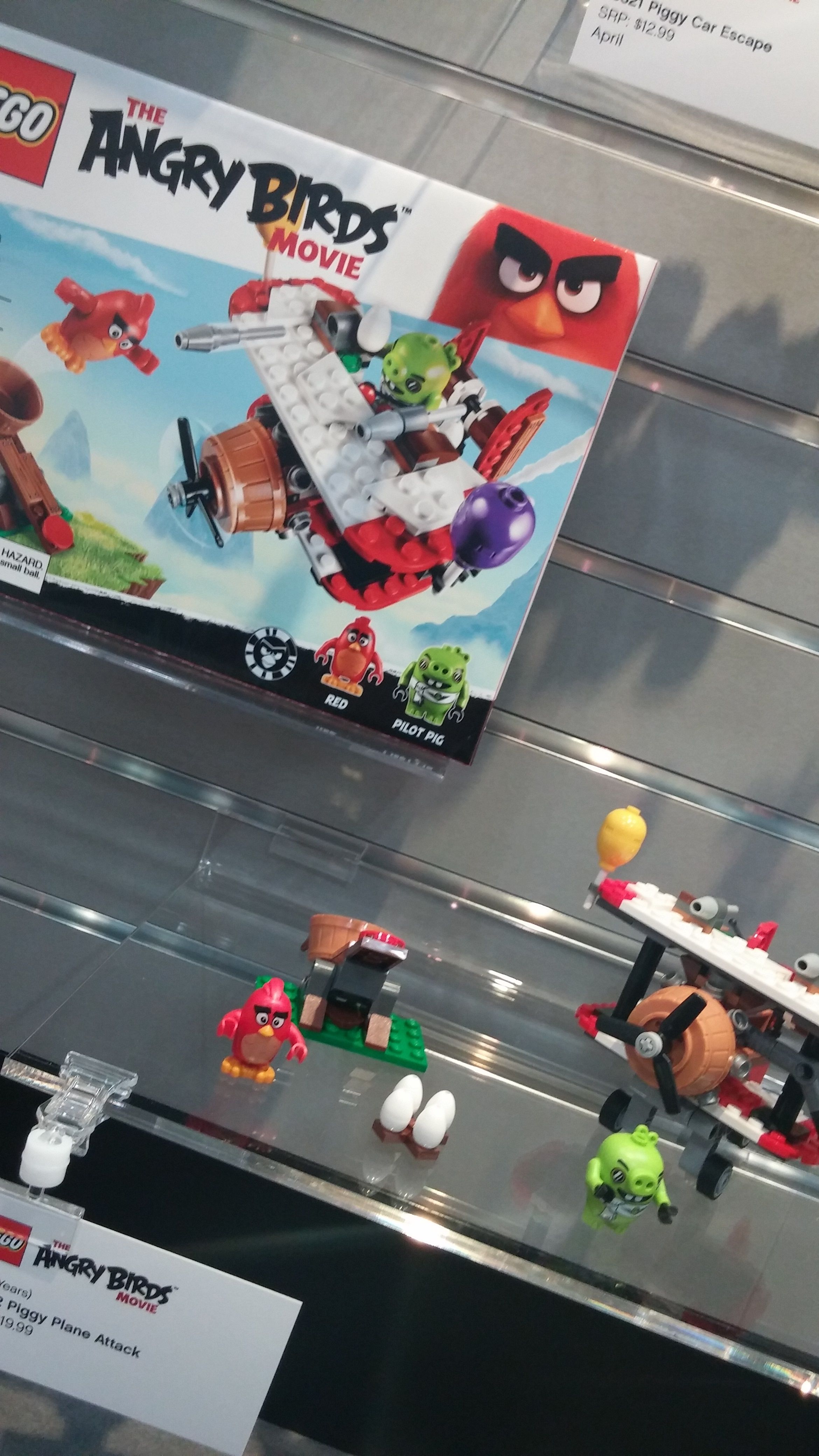 A look at the box art and display set for one of the new Angry Birds LEGO toys.
