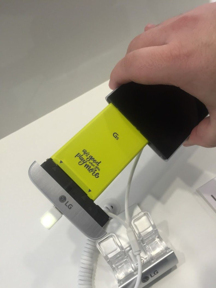 LG official unveiled its G5 at MWC in Barcelona. The smartphone features a modular design with a removable battery. 
