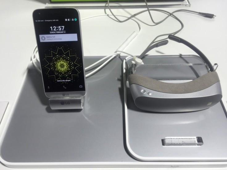 During the unveiling of the LG G5 at MWC 2016, LG announced the LG 360 VR headset. 