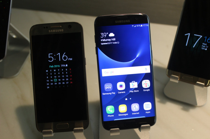 Samsung Galaxy S7 and with always on display and Galaxy S7 Edge unlocked to home screen.