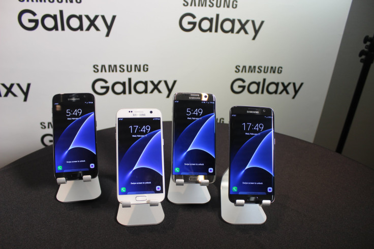 Several Galaxy S7 and Galaxy S7 Edge handsets 