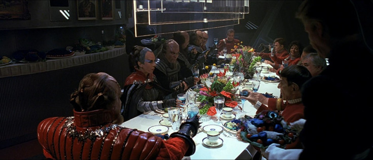 Klingons and Federation officers share a tense meal in 'Star Trek VI: The Undiscovered Country.'