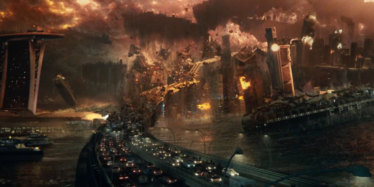 Two quick shots from the trailer demonstrate 'Independence Day: Resurgence' will have more than just bigger ships.