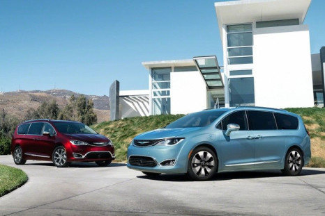 Google penned a deal with Chrysler for 100 minivans for its self-driving car program.