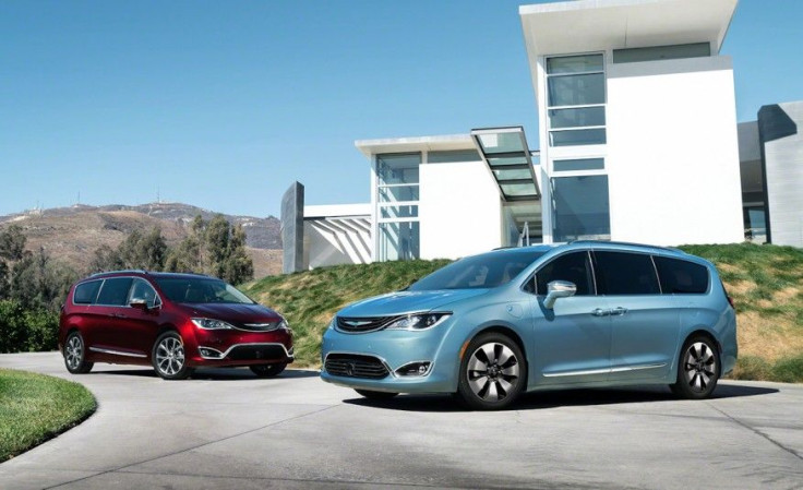 Google penned a deal with Chrysler for 100 minivans for its self-driving car program.