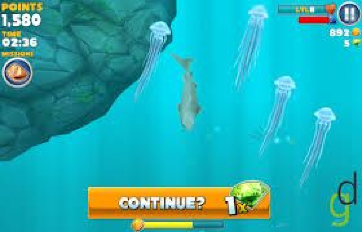 Jellyfish can deal crippling damage in Hungry Shark World, so void them!
