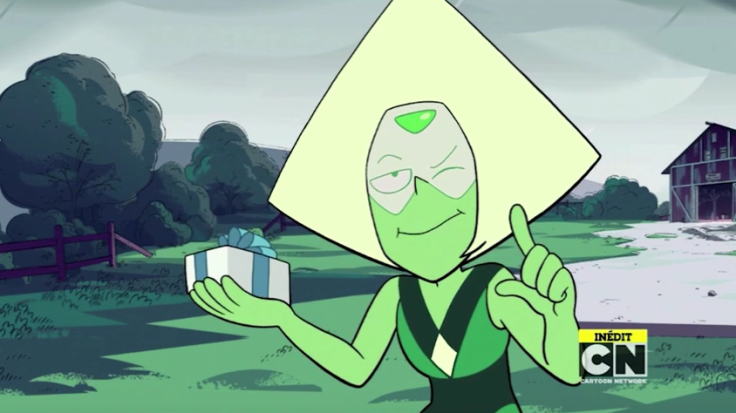 Peridot about to give her gift to Lapis.