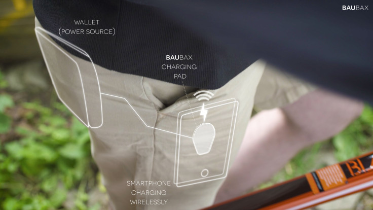 As long as you have the BauBax wallet in pocket, your phone stays charged. 