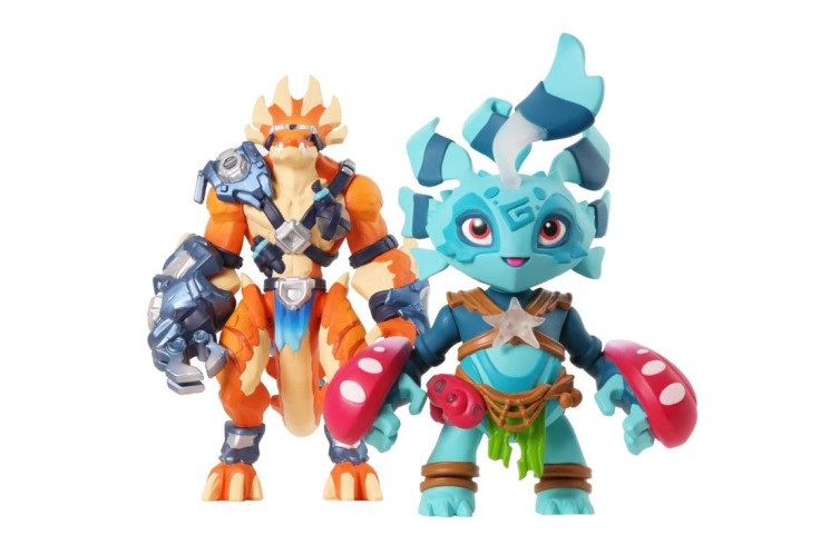 Tyrax and Mari, two of Lightseeker's action figures at launch. 