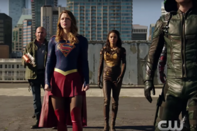 The Flash, Supergirl, Arrow and the Legends meet on a rooftop in a recent 'Legends of Tomorrow' Season 2 trailer. 