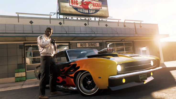 Lincoln in front of a customized car in Mafia 3
