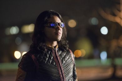Vibe must face Gypsy in a trial by combat in 'The Flash' Season 3. 