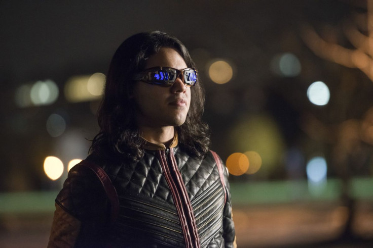 Vibe must face Gypsy in a trial by combat in 'The Flash' Season 3. 