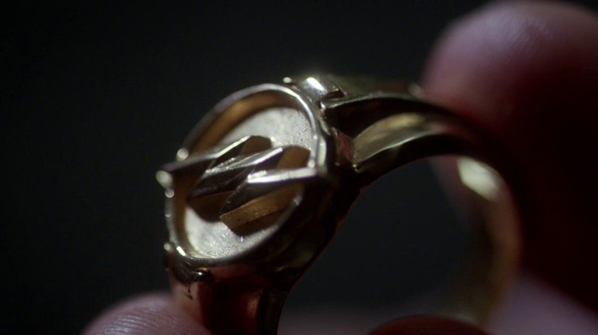 reverse flash wears this ring keep his suit him all times