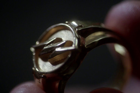 Reverse-Flash wears this ring to keep his suit with him at all times. 