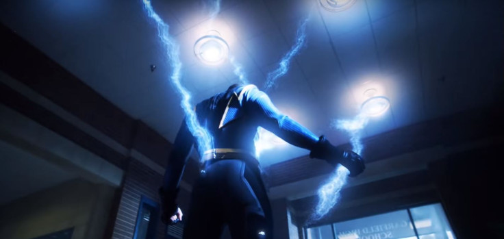 Black Lightning has electromagnetic powers, which he uses in many different ways. 