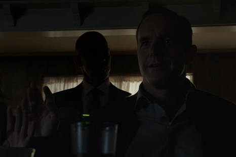 A group shows up behind Coulson and the team and freeze time in the Agents of SHEILD Season 4 finale. 
