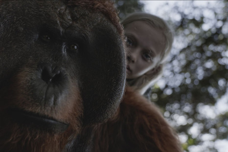 Maurice and Nova in War for the Planet of the Apes.