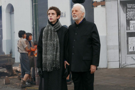 Director Alejandro Jodorowsky giving advice to his younger self (Jeremias Herskovits) in Endless Poetry.