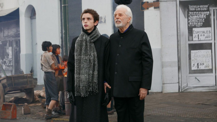 Director Alejandro Jodorowsky giving advice to his younger self (Jeremias Herskovits) in Endless Poetry.