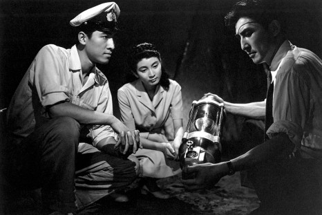 Dr. Serizawa shows off the Oxygen Destroyer that will kill both Godzilla and him.