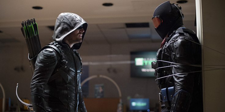 Oliver uses the bola arrow on Vigilante.