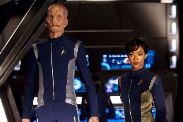 Lieutenant Saru (Doug Jones) and First Officer Michael Burnham (Sonequa Martin-Green) in Star Trek: Discovery. 