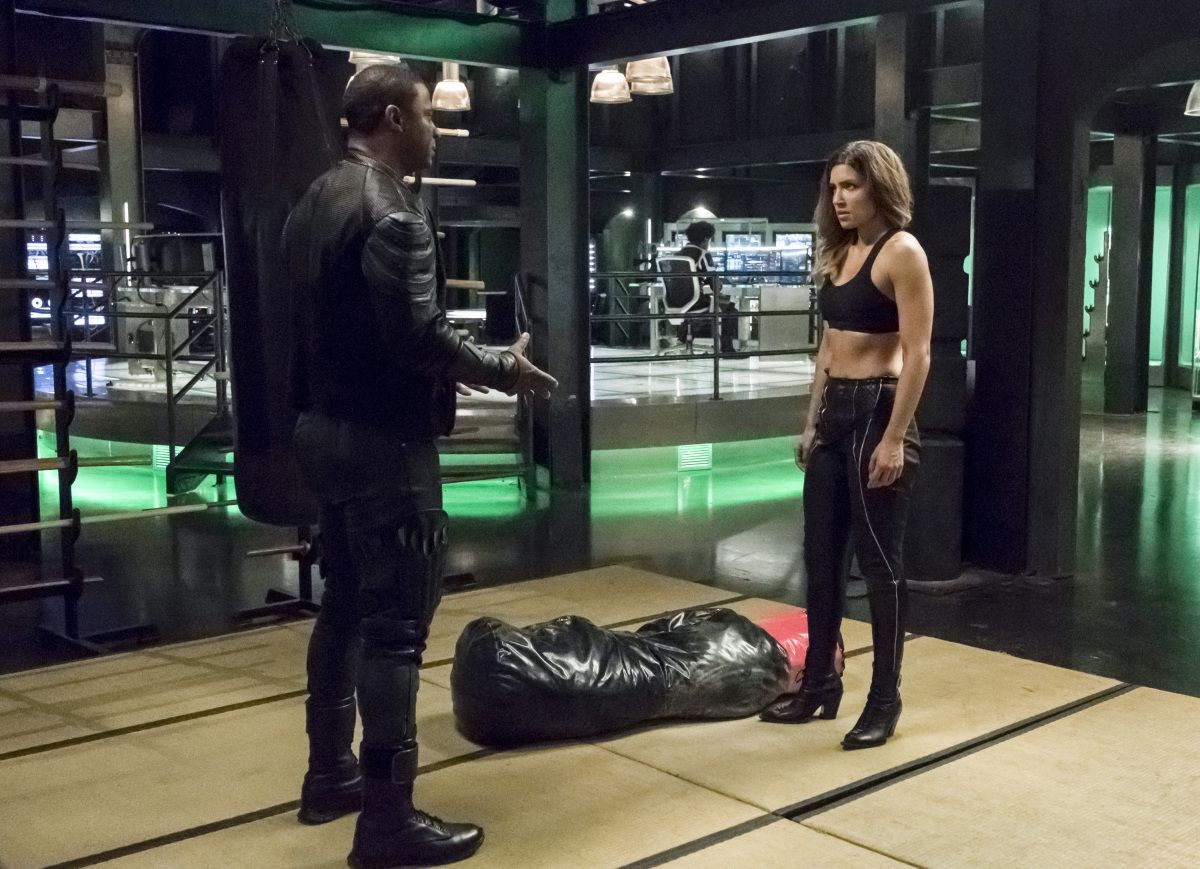 Will Dinah confide in Diggle about how she knows Viglante