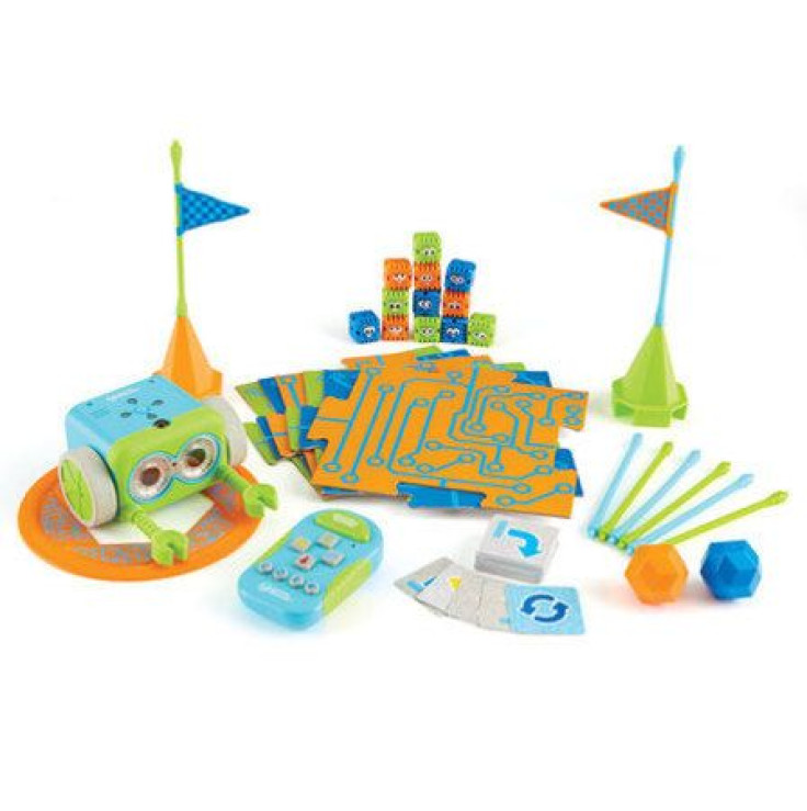 Botley comes with a 77 piece activity set for building obstacle course and more.