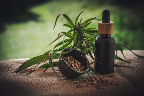 8 Ways CBD Oil Can Help Back Pain for Gamers