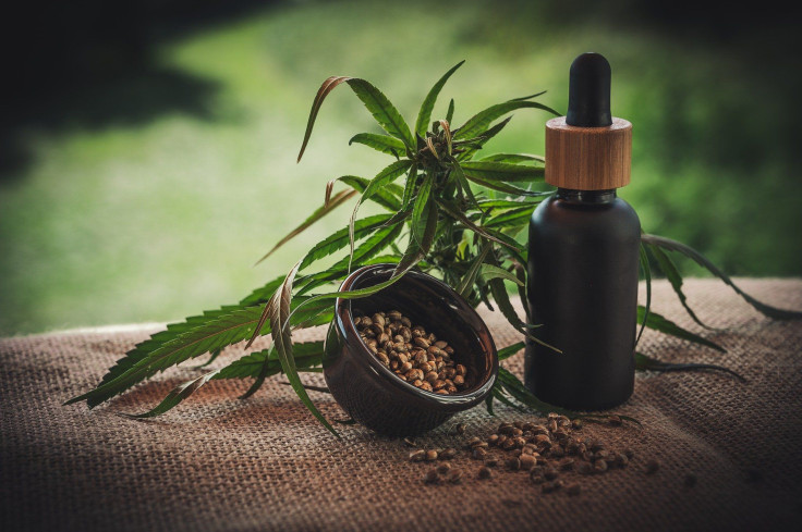 8 Ways CBD Oil Can Help Back Pain for Gamers