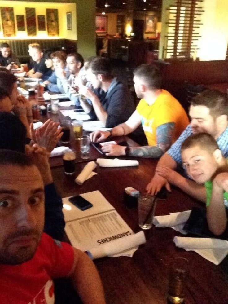 The crowd at Houlihan's after JailbreakCon 2014, Day 1
