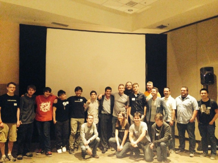 A group shot of some of the jailbreak community who attended JailbreakCon 2014 (Photo: Cammy H.)